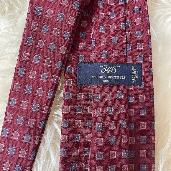 Brooks Brothers 346 Silk Tie | Burgundy Red Geometric Pattern, Made in Italy - Picture 5 of 5
